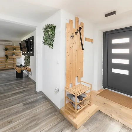 Rok Apartment *